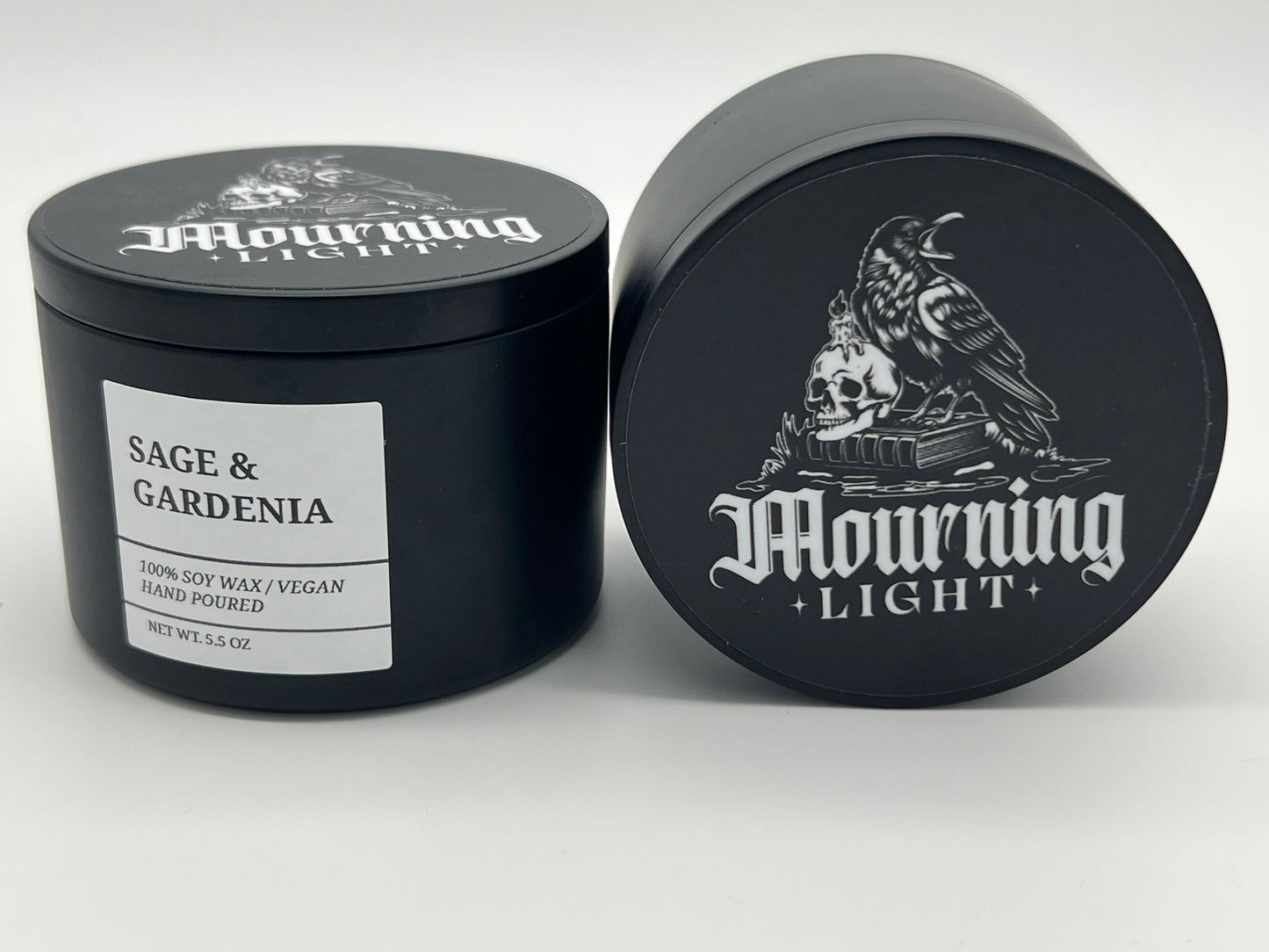 Black candle tin with Sage & Gardenia scent.